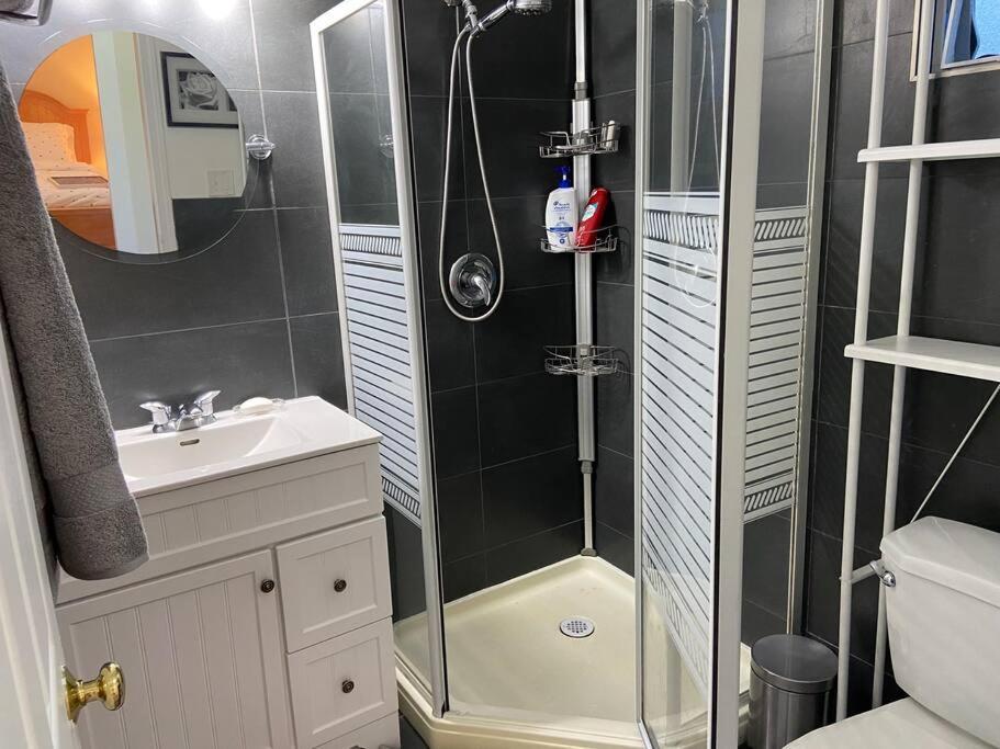 Adorable 2-Bedroom Guesthouse With Free Parking Βικτώρια Εξωτερικό φωτογραφία